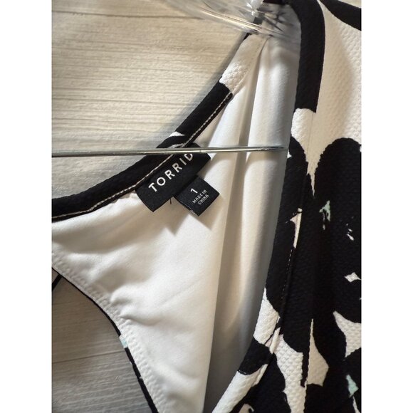 Torrid 1X Floral Sleeveless Fit & Flare Dress With Keyhole Back Black & White Pa - Picture 6 of 6